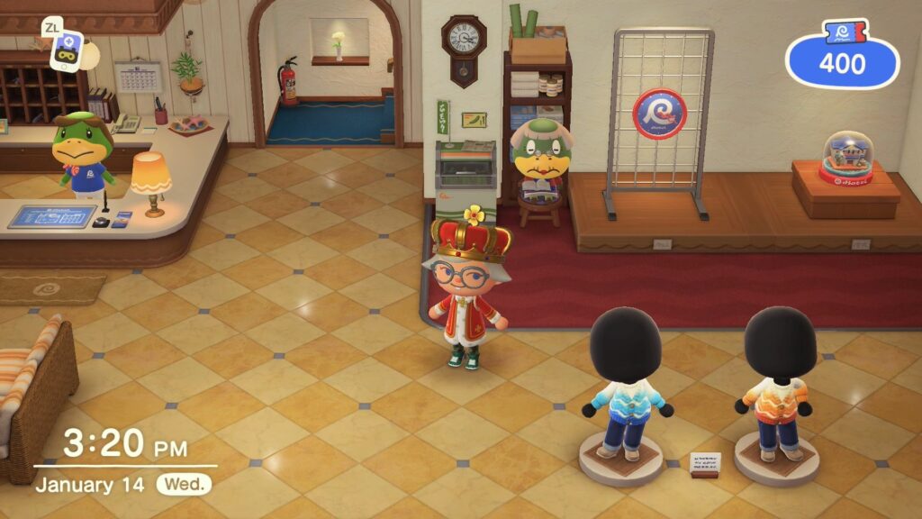 The hotel souvenir shop in the hotel lobby. 